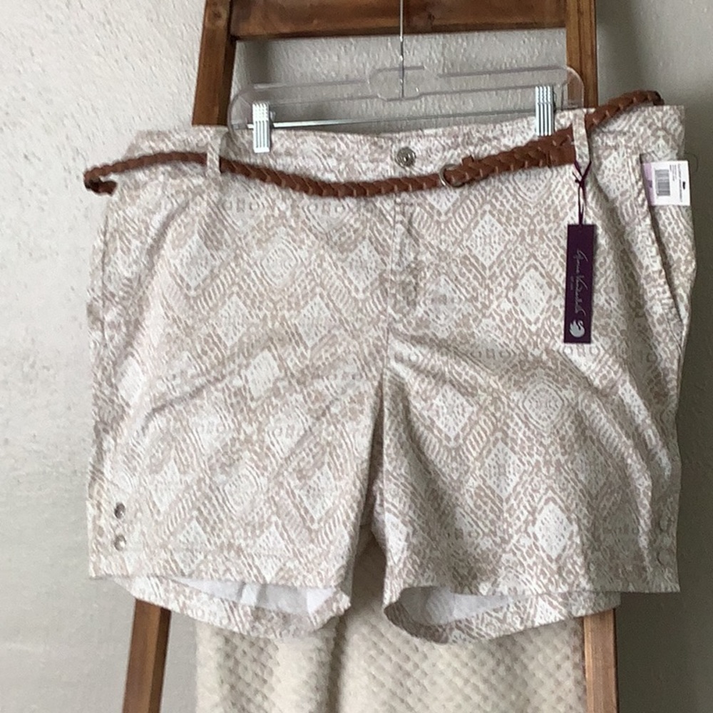 Gloria Vanderbilt shorts